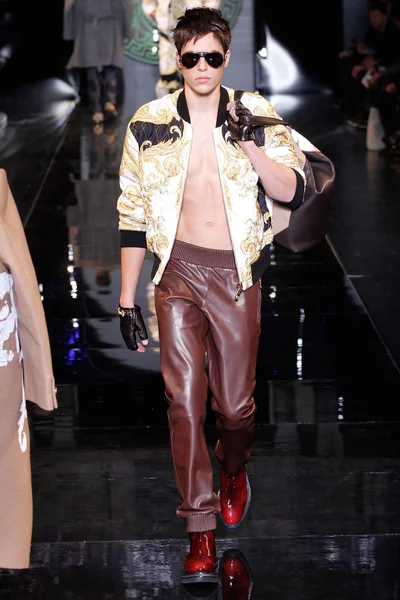 Look 14
